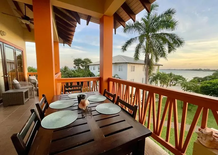 Beach Walkout Condo 112 3Br2Ba Sleeps 8 Placencia