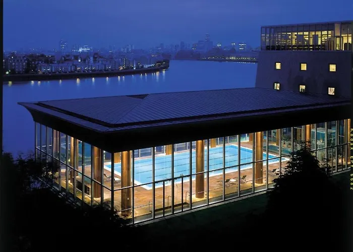 Canary Riverside Plaza London, Vignette Collection