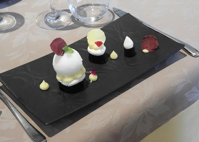Logis Hotel Le Pelican & Son Restaurant Vernantes