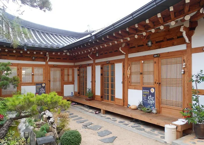 Happiness Full Hanok Guesthouse Jeonju