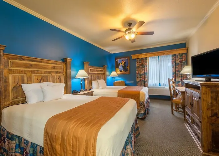 La Hacienda Inn Near Alamodome & Riverwalk San Antonio