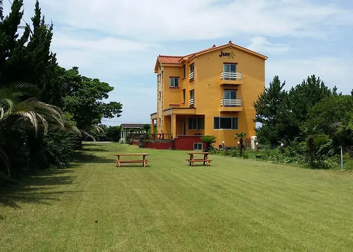 Jun House Hostel Jeju