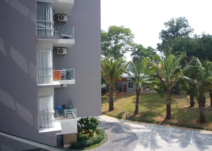 Chic Condominium Unit A303, A306, A307, A308, A406 Karon