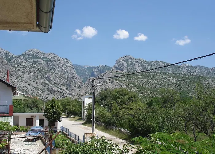 Apartments Cico Starigrad
