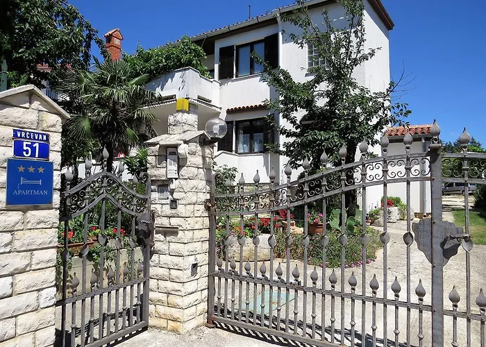Apartments Mira Medulin
