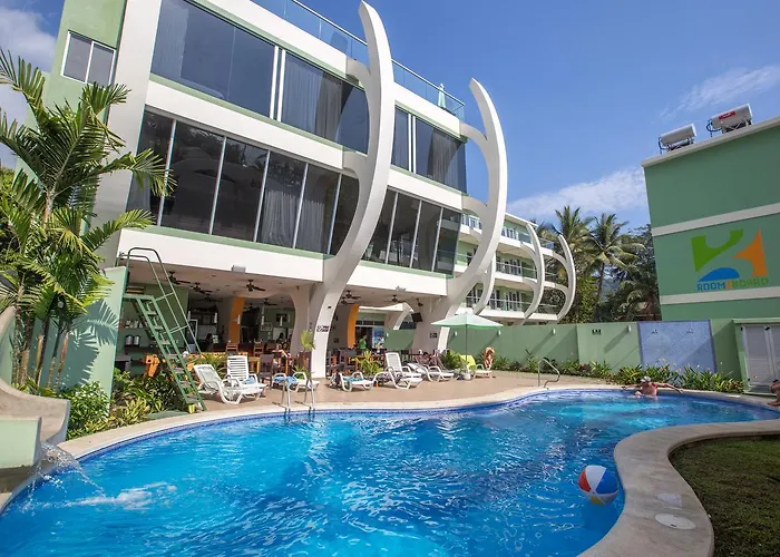 Room2Board Hostel And Surf School Jaco