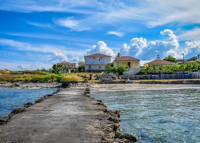 Pelagion Sea Coral - Beachfront Holiday Home Kypseli