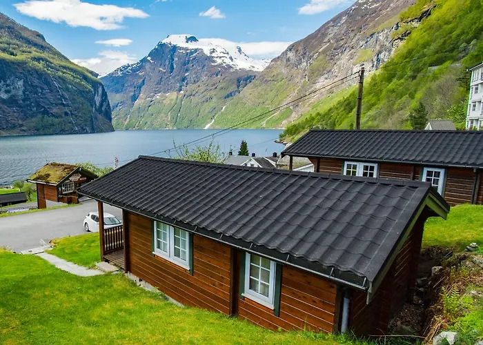 Grande Hytteutleige Og Camping Geiranger