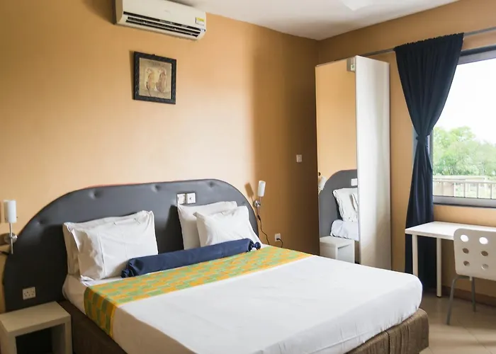 Cheers Guesthouse Botianaw