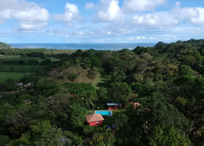 El Nido Rojo Bed & Breakfast Sámara