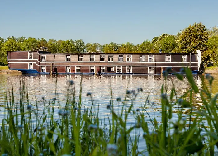 Boat Hotel De Barge Bruges