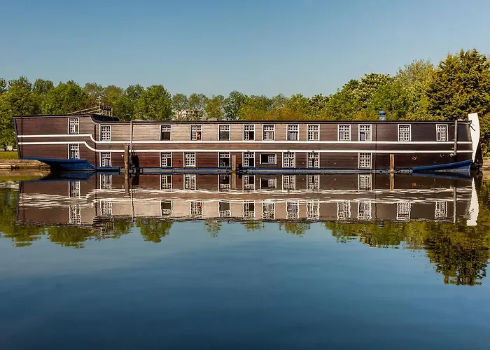 Boat Hotel De Barge Bruges