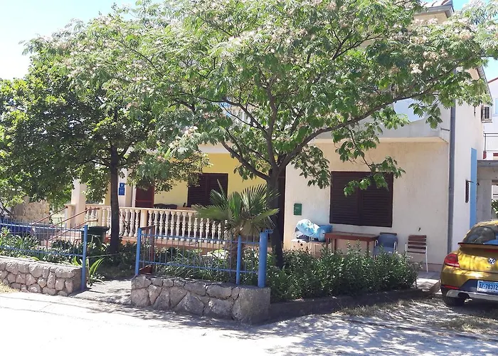 Apartments Cico Starigrad