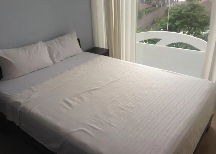 Room2Board Hostel And Surf School Jaco