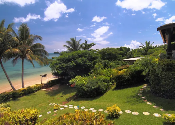 Coconut Grove Beachfront Resort Matei