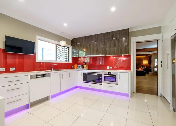 Spacious Hideaway Retreat, Brookfield, Brisbane