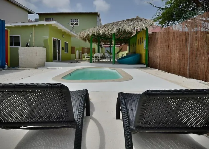 Pista Q Hostel And Apartments Oranjestad