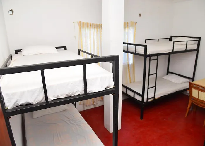 Lucky Beach Front Hostel Hikkaduwa