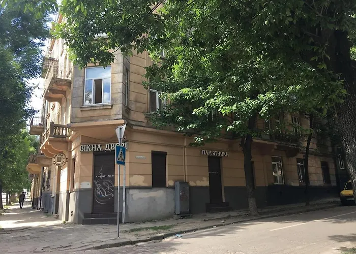 V&O Whitechocolateapt 800 M To Opera Lviv