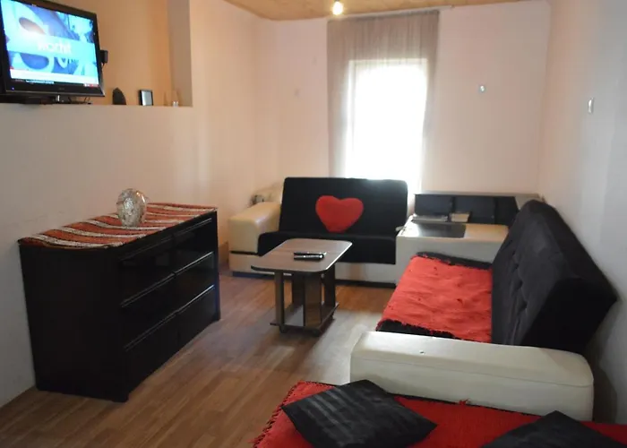 Lomari'S Guest House Mestia