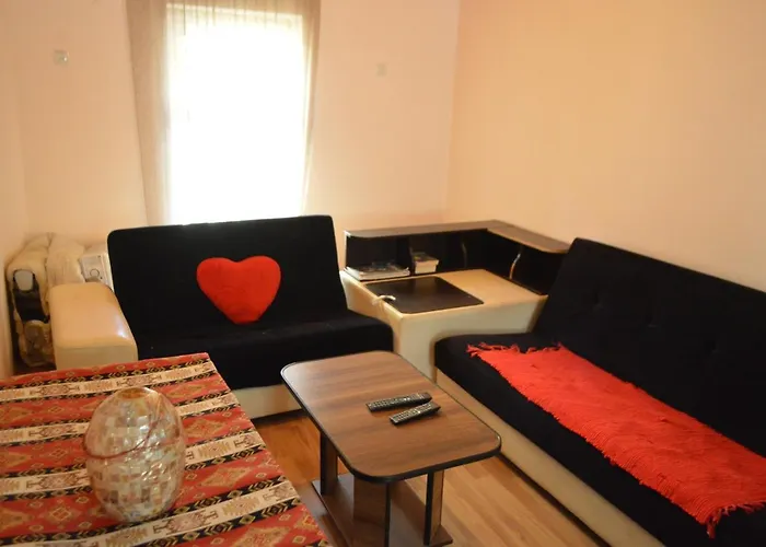 Lomari'S Guest House Mestia
