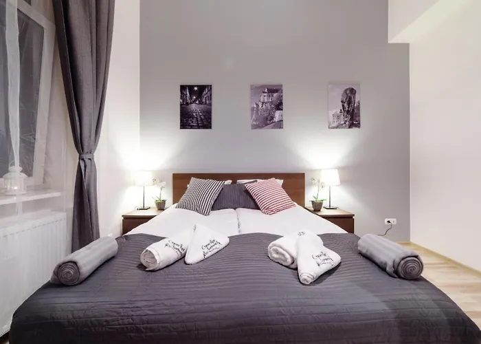 Cracow Rent Apartments - Spacious Apartments For 2-7 People In Quiet Area - Kolberga Street Nr 3 - 10 Min To Main Square By Foot Krakow