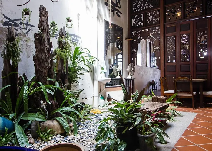Carnarvon House Hotel George Town