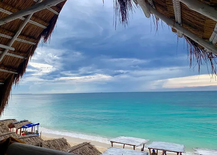Nena Beach Club & Hotel Pendales