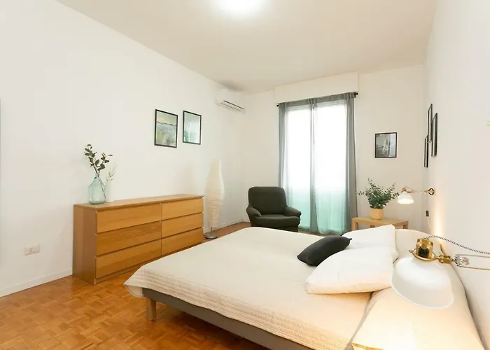 The Best Rent - Maciachini Two Bedroom Apartment Milan
