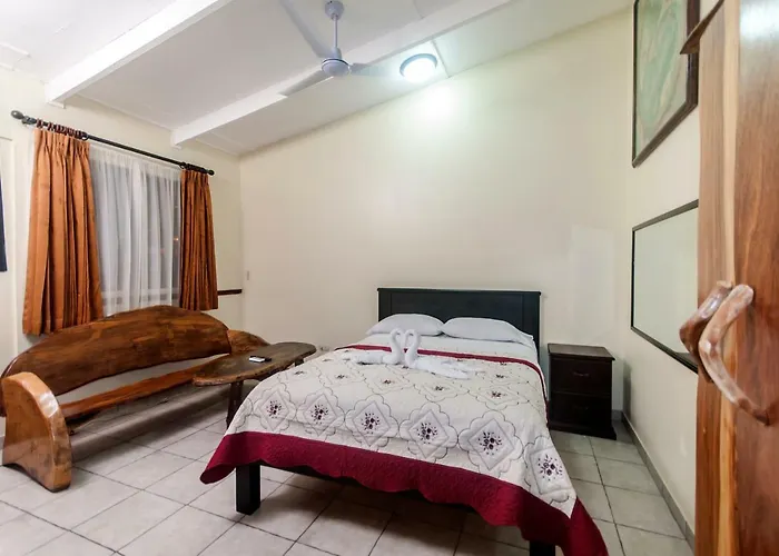 Cadillac Rock Beach Hotel Jaco