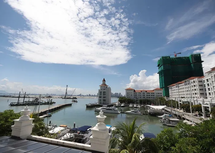 The Straits Quay Marina By Messina Clive Apartment George Town