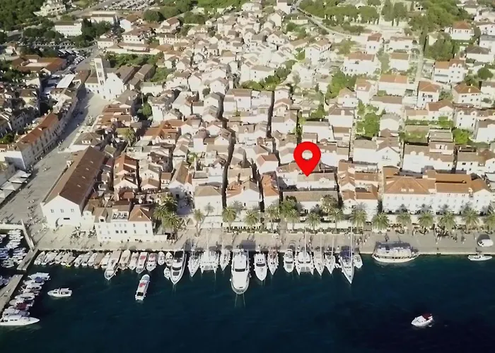 Street Garden Apartment Hvar Town