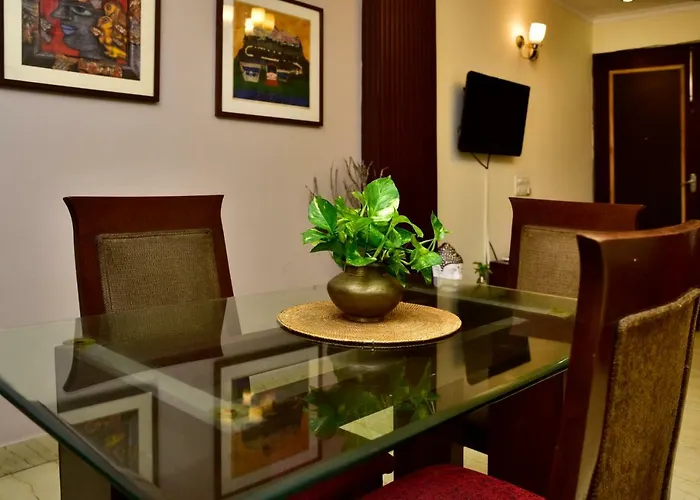 2Bhk Comfortable Furnished Serviced Apartments In Hauz Khas - Woodpecker Apartments New Delhi