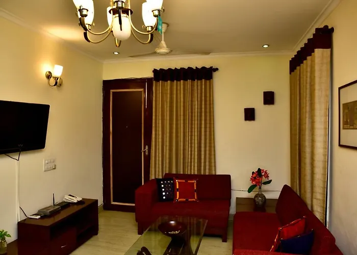 2Bhk Comfortable Furnished Serviced Apartments In Hauz Khas - Woodpecker Apartments New Delhi