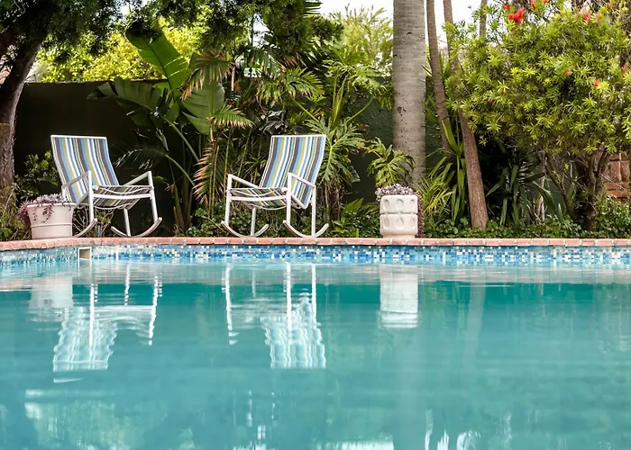 Admirals Lodge Guest House And Brightways Self Catering Apartments Port Elizabeth
