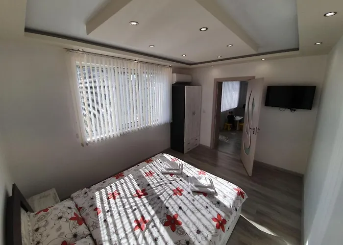 Д И В 2 - D & V 2 Apartment Sandanski
