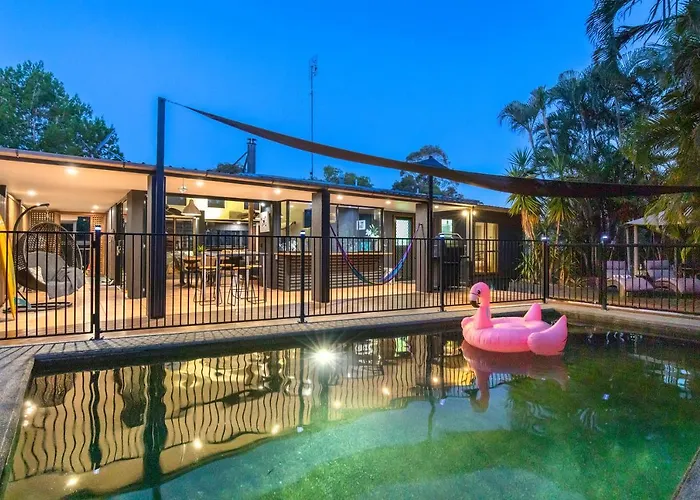 Cool Noosa Home. Central Location. A/C. Gym. Wifi. Netflix