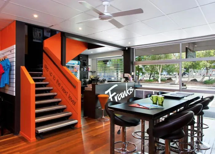 Cool Noosa Home. Central Location. A/C. Gym. Wifi. Netflix