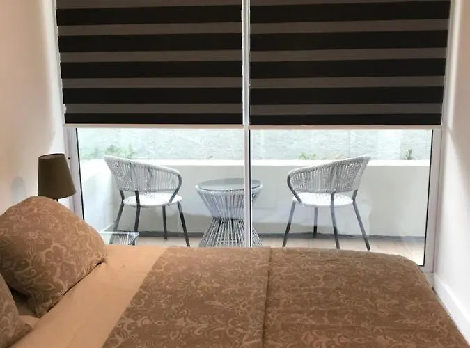 8,Clinica Las Condes, 3 Personas Santiago