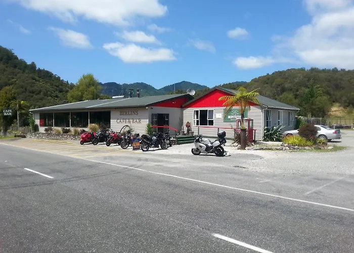 Berlins Cafe, Bar And Backpackers Hostel Denniston